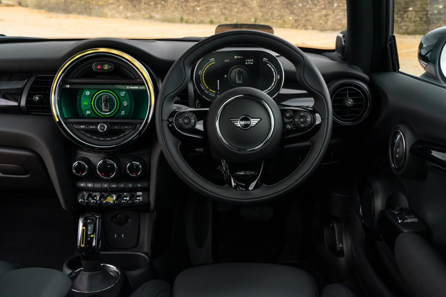 Торпедо Mini Cooper SE Level 3 (F56) 2020 года  (UK) (фото 9 из 32)